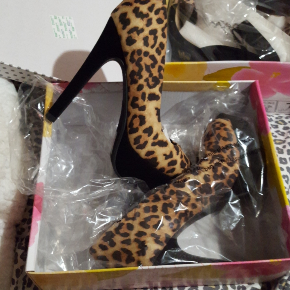 Shoes "My Delicious" open toe Leopard Print, size 6.5, BRAND NEW IN BOX